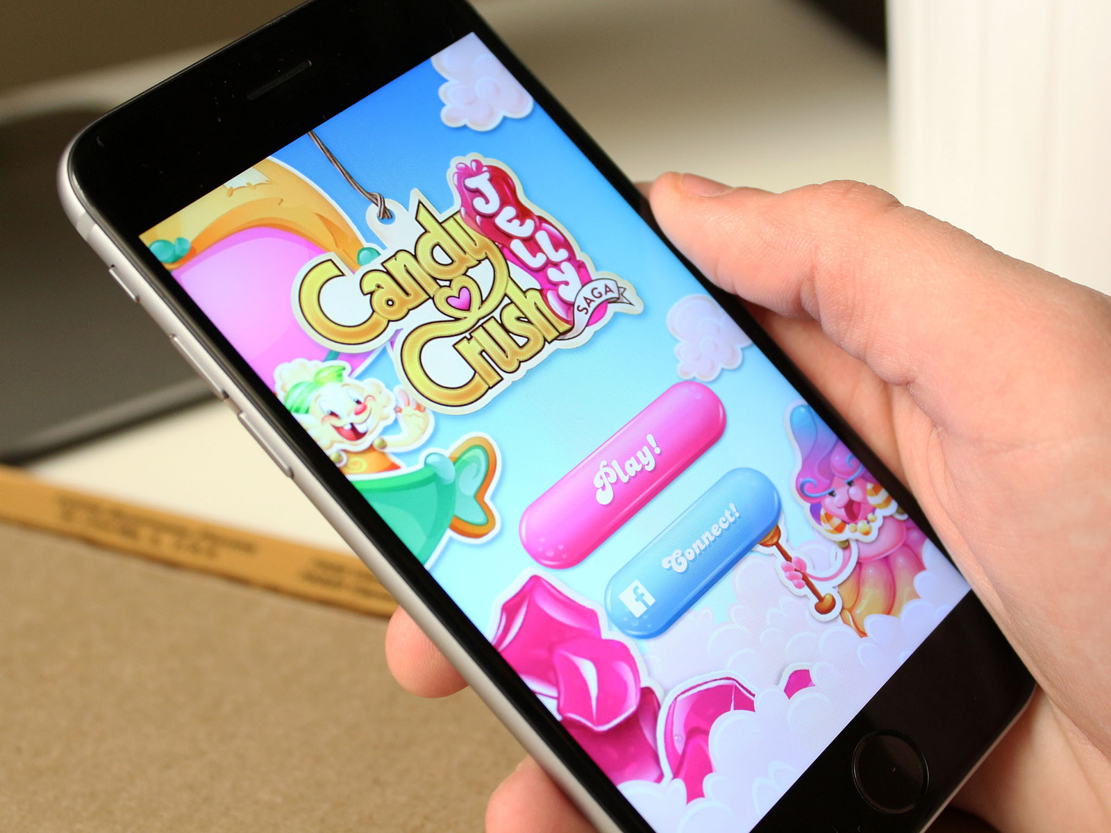 📱 Only People Older Than 30 Will Have 15/25 of These Apps on Their Phone Candy Crush