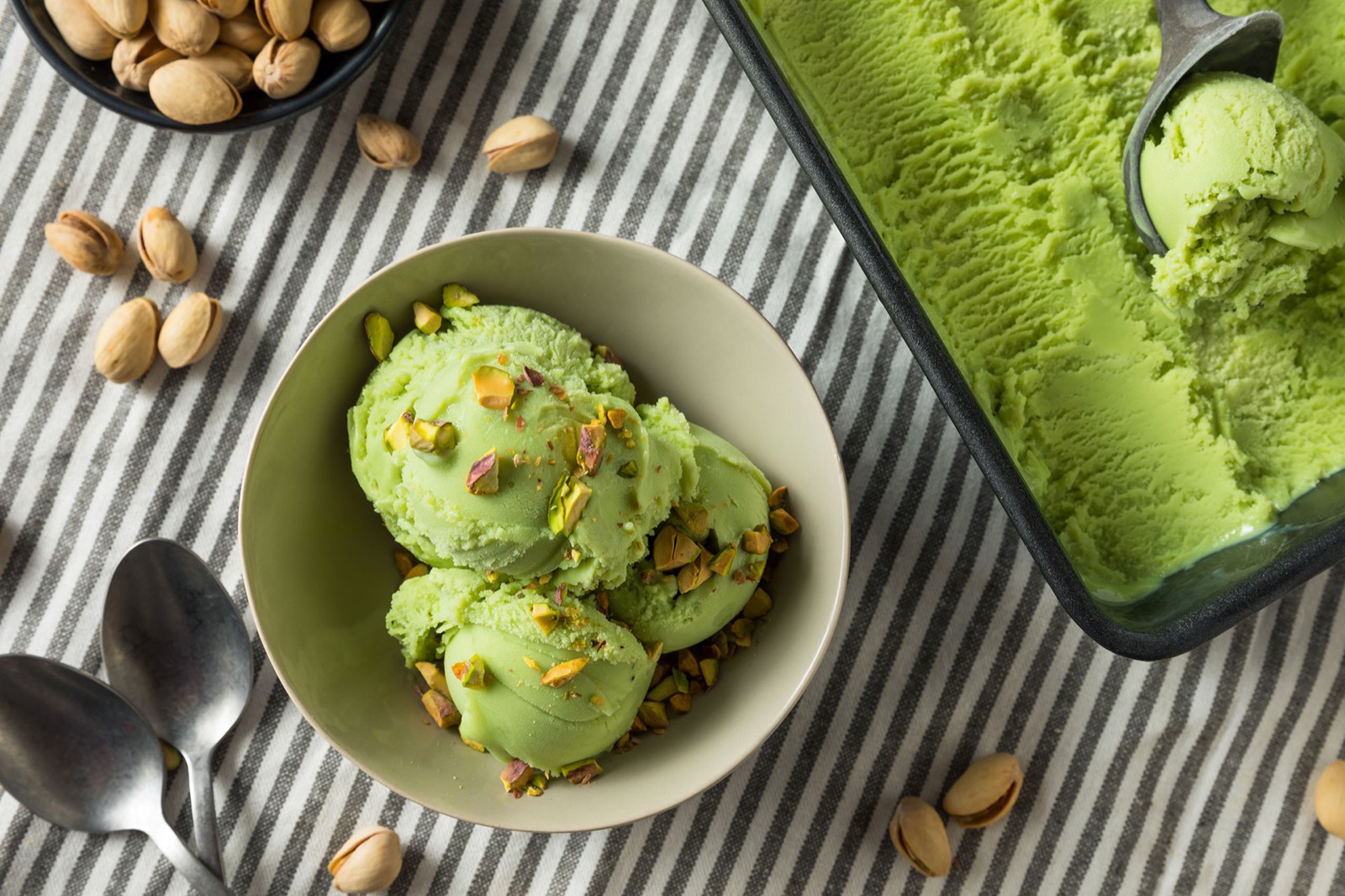 Green pistachio ice cream