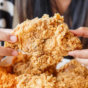 🥘 I Bet We Can Guess Your Age Based on the Food You’d Rather Eat Fried chicken