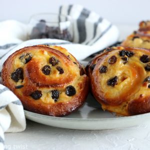 Enjoy Rainbow Breakfast & I'll Guess Age Food Quiz Pain aux raisins