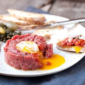 ✈️ Spend a Weekend in Paris and We’ll Tell You What Your Life Looks Like in 5 Years Steak tartare