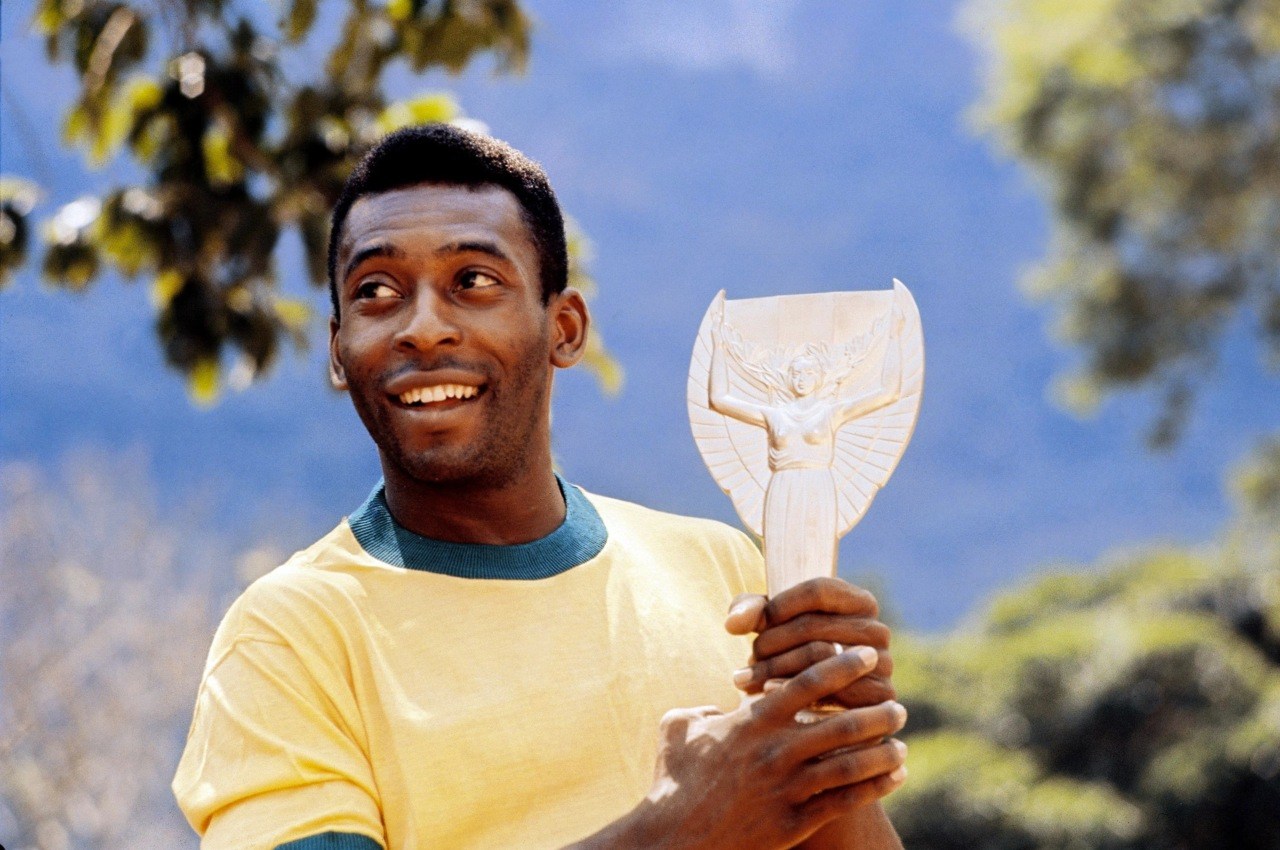 These Brainteasers About South American Countries Will Stump Most Geography Experts Pele With The World Cup Trophy 1970