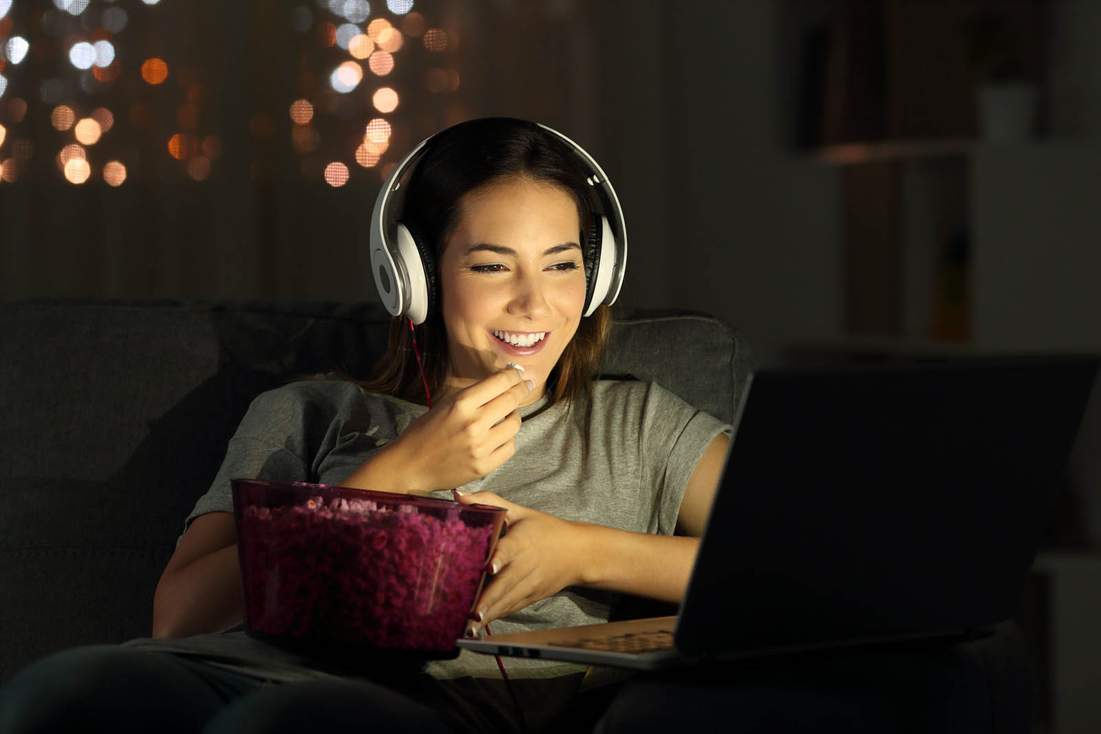 Which Night Animal Are You? Watching Streaming Netflix Show With Popcorn
