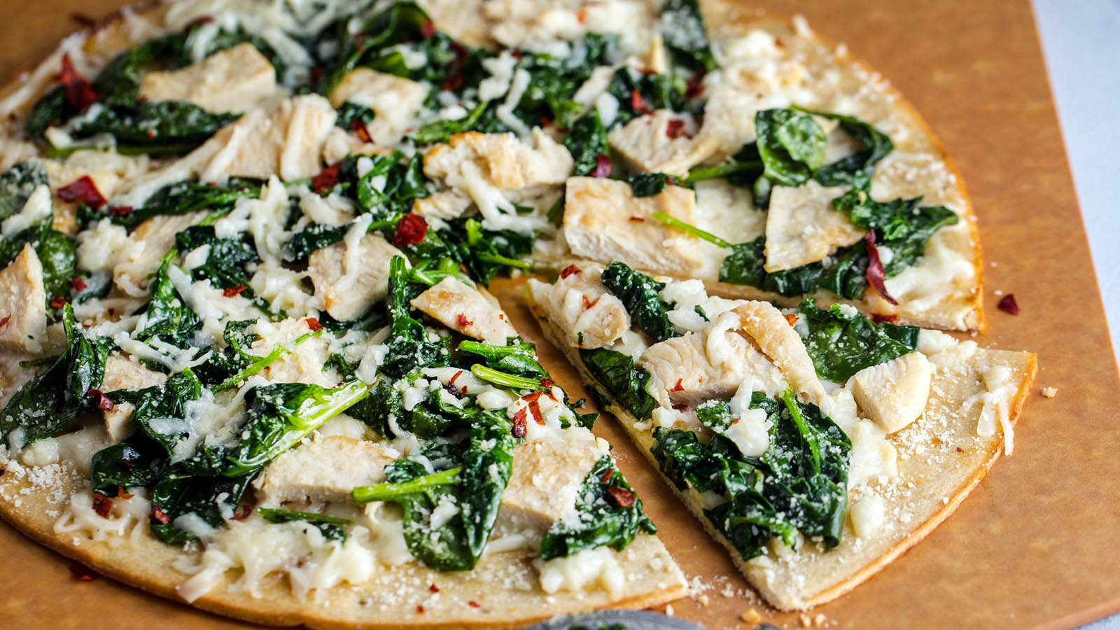 🍕 If You’ll Eat at Least 15 of These Foods on Pizza, You’re an Adventurous Eater Garlic Chicken And Spinach Pizza