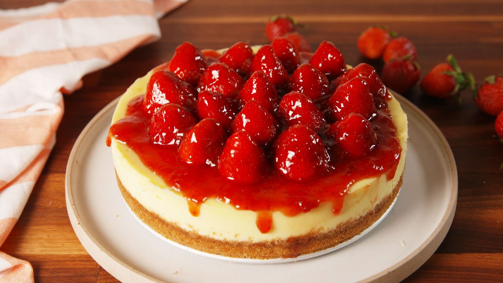 👶 Your Food Preferences Will Reveal Whether You’re a Youngest, Middle, Oldest, Or Only Child Strawberry cheesecake