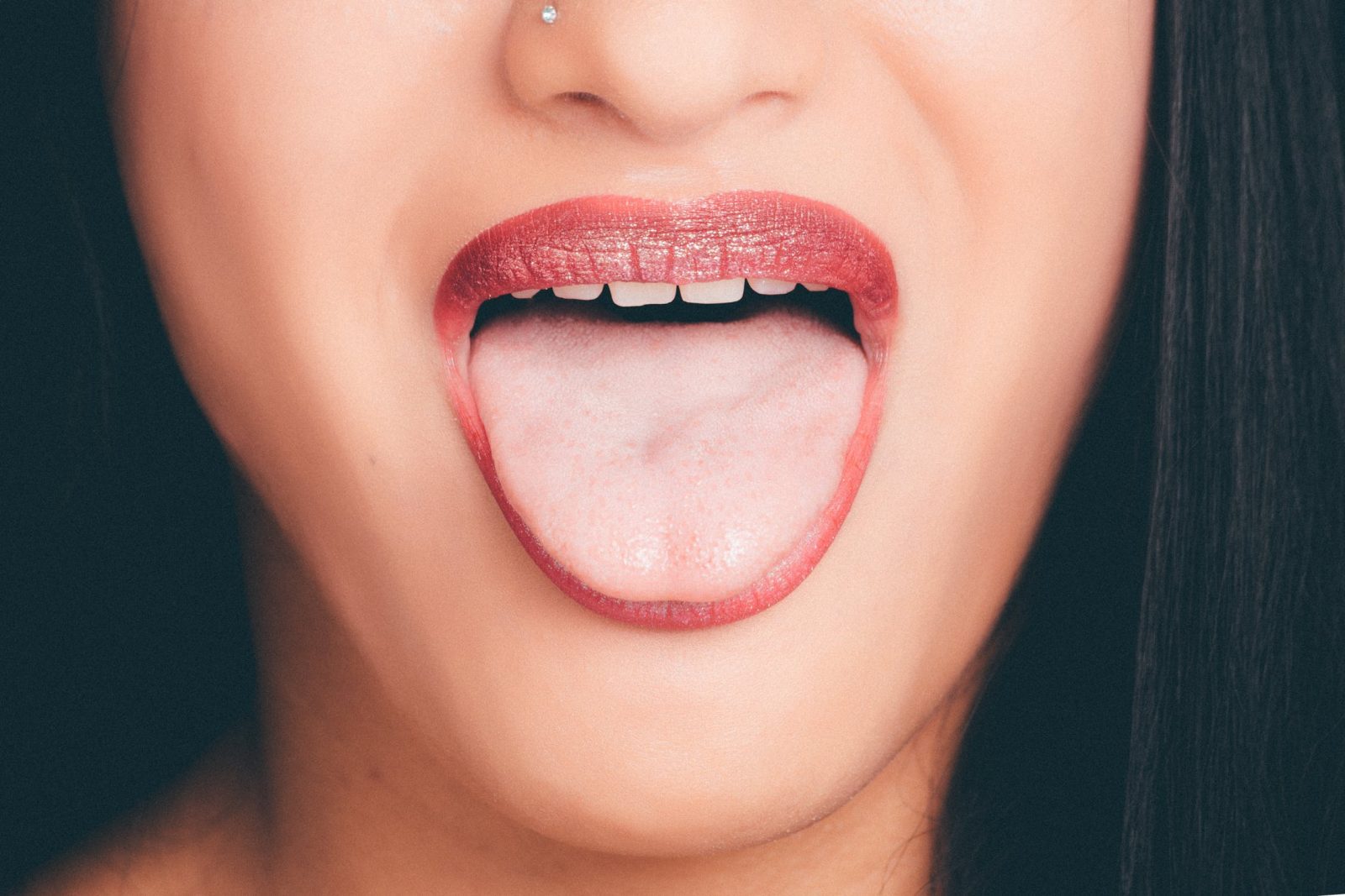 👶 Your Food Preferences Will Reveal Whether You’re a Youngest, Middle, Oldest, Or Only Child Woman Tongue Tastebuds