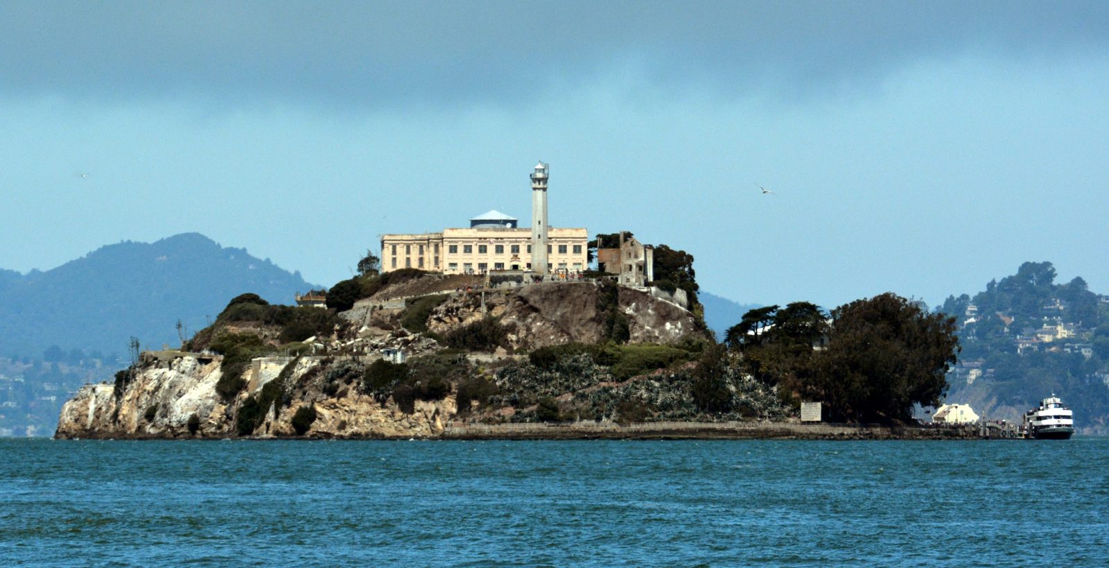 🌏 Most People Can’t Pass This Famous Landmark Quiz — Can You? Alcatraz Island Photo D Ramey Logan