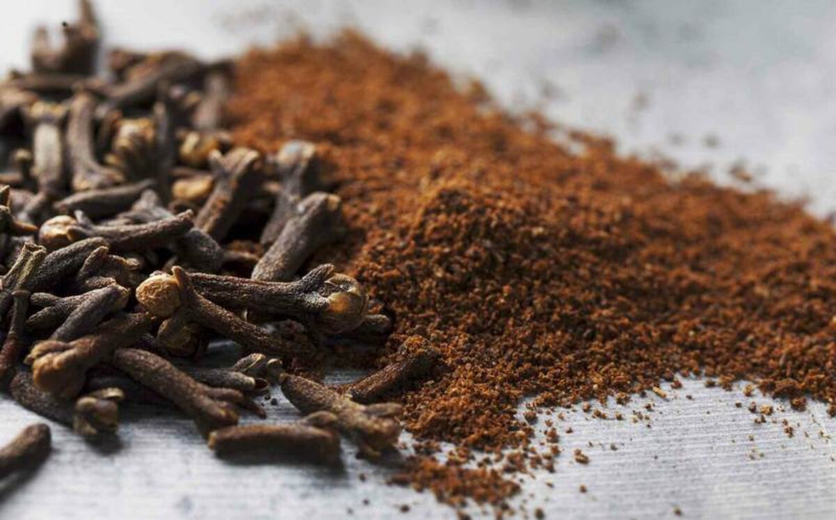 🌶 Can We Guess Your Age Just by Looking at Your Spice Cabinet? Cloves powder