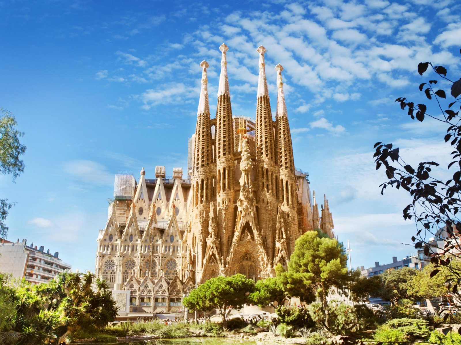🗼 Can You Match 16/21 of These World Famous Landmarks to Their Continent? La Sagrada Familia, Barcelona, Spain