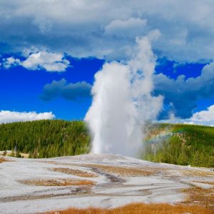 🌏 Most People Can’t Pass This Famous Landmark Quiz — Can You? Old Faithful