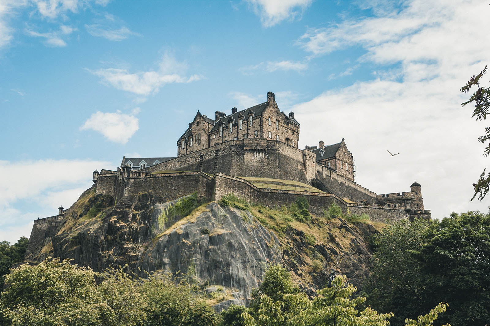 🗼 Can You Match 16/21 of These World Famous Landmarks to Their Continent? Edinburgh Castle, United Kingdom
