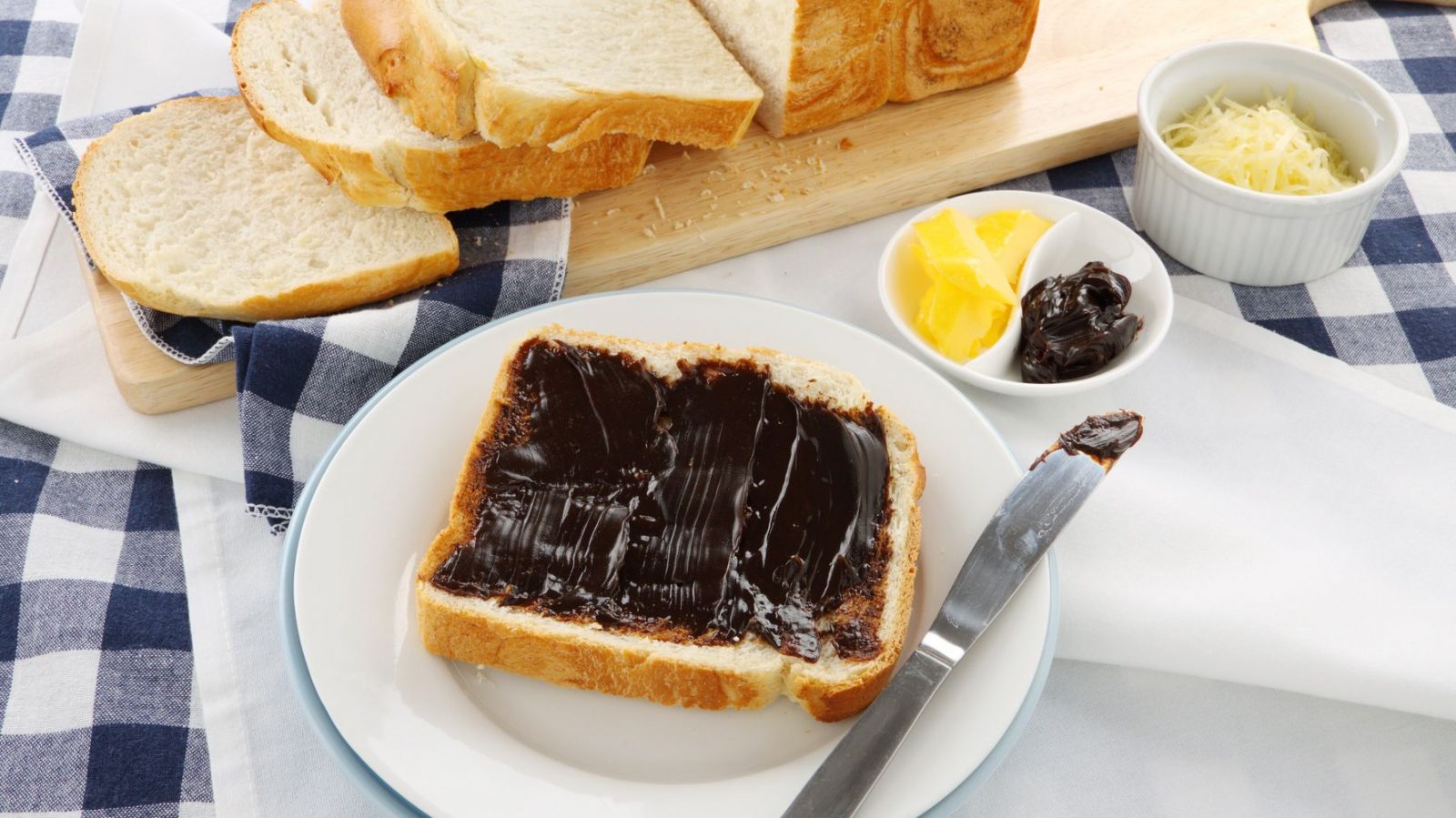 🥖 If You Would Eat 20/25 of These Toppings on Toast, You’re an Adventurous Eater Vegemite Marmite sandwich