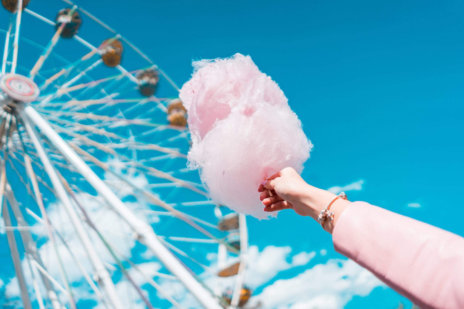 🍰 If You’ve Eaten 20/25 of These Treats, You’re Officially a Dessert Connoisseur Pink candy floss cotton candy