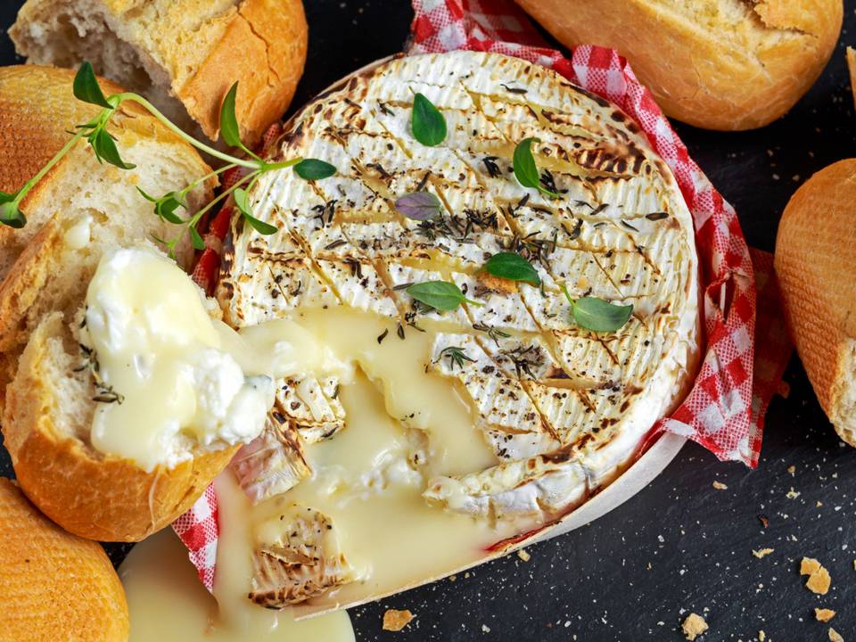 🍴 If You Answer “Yes” At Least 15 Times in This Food Quiz, You’re Definitely Fancy Baked Camembert Cheese