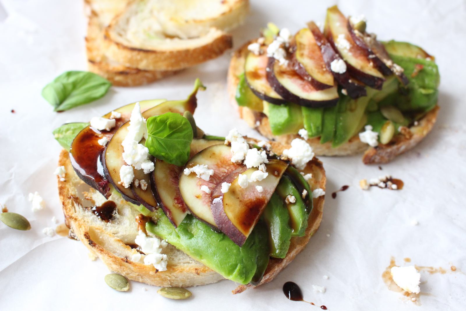 🥖 If You Would Eat 20/25 of These Toppings on Toast, You’re an Adventurous Eater Avocado On Toast With Fresh Figs And Balsamic Reduction