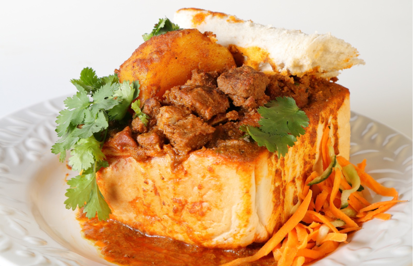 🌭 Here Are 24 Street Foods Around the World – Can You Match Them to Their Continent? Bunny Chow (South Africa)