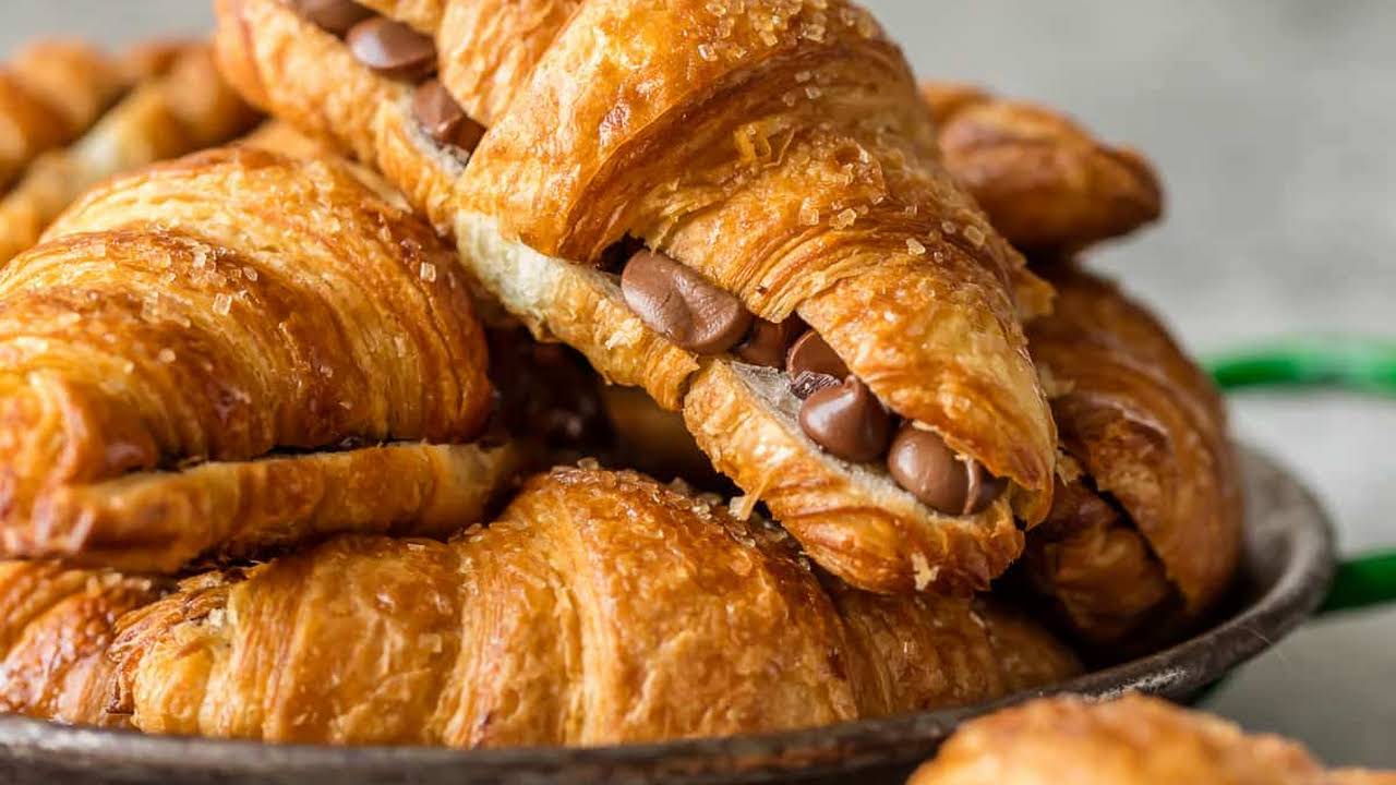 🍪 Say “Yuck” Or “Yum” to These Chocolatey Treats and We’ll Guess Your Zodiac Sign Chocolate croissant