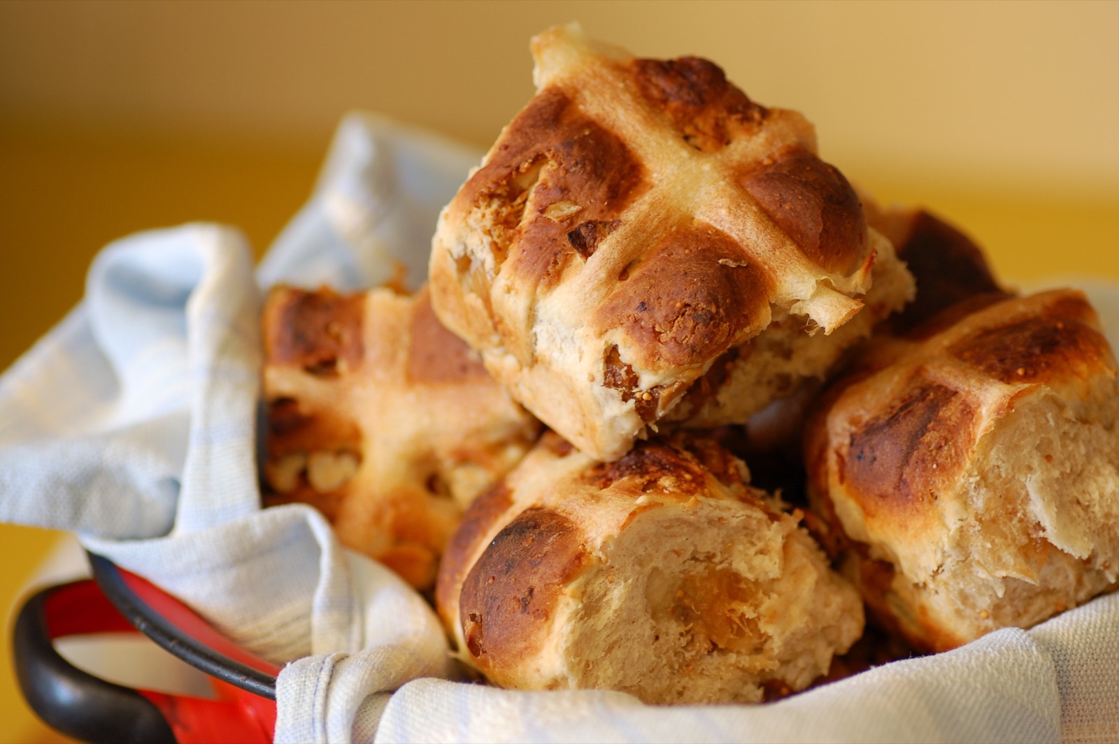 🥐 Here Are 24 Baked Treats from Around the World – Can You Find Them on the Map? Hot Cross Bun