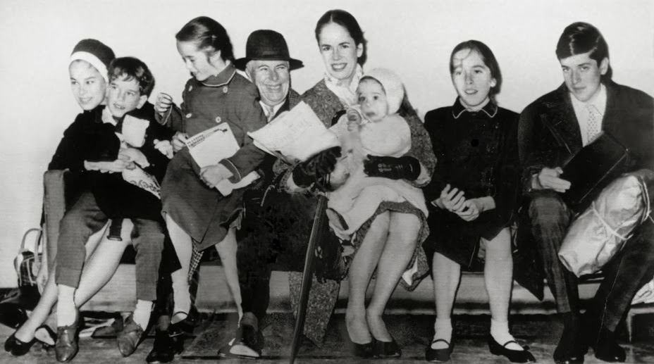 80% Of People Can’t Get 12/18 on This General Knowledge Quiz (feat. Charlie Chaplin) — Can You? Chaplin Family 1961