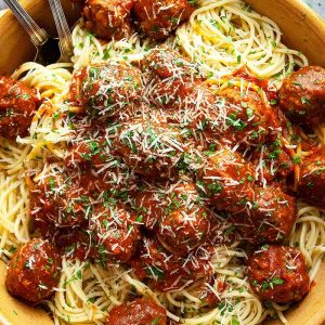 🍝 Choose Between These Meals and We’ll Tell You Which Marvel Character You Are Spaghetti and meatballs