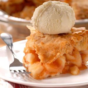 Are You an Older or Younger Person? 🥨 Choose Some Typical Snacks and We’ll Guess Apple pie