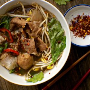 🥟 Unleash Your Inner Foodie with This Delicious Asian Cuisine Personality Quiz 🍣 Guay teow (noodle soup)