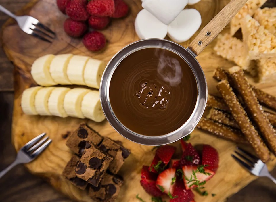 Pick Either 🍫 Chocolate or 🍮 Vanilla Desserts and We’ll Reveal If You’re an Introvert or Extrovert Chocolate Fondue