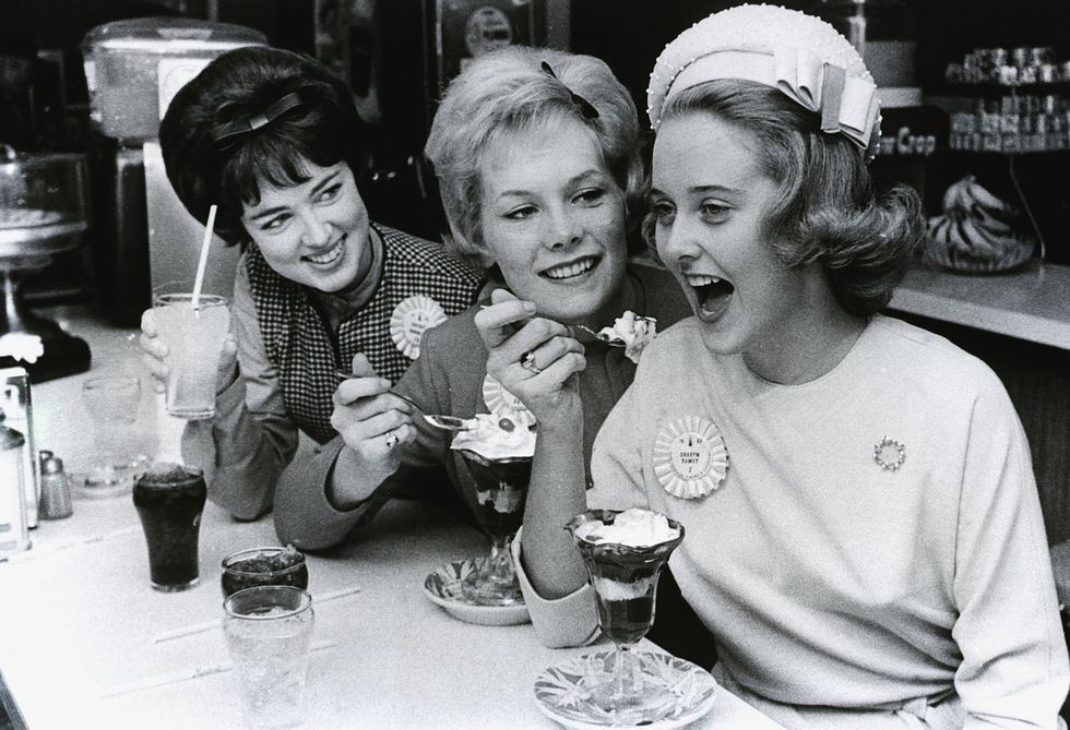 Have Fun Choosing 🍦 Cold Desserts to Find Out 🥶 What % Cold-Hearted You Are 60s Vintage Eating Ice Cream