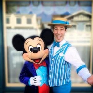 🏰 Can You Survive a Day Working at Disneyland? Say hello back