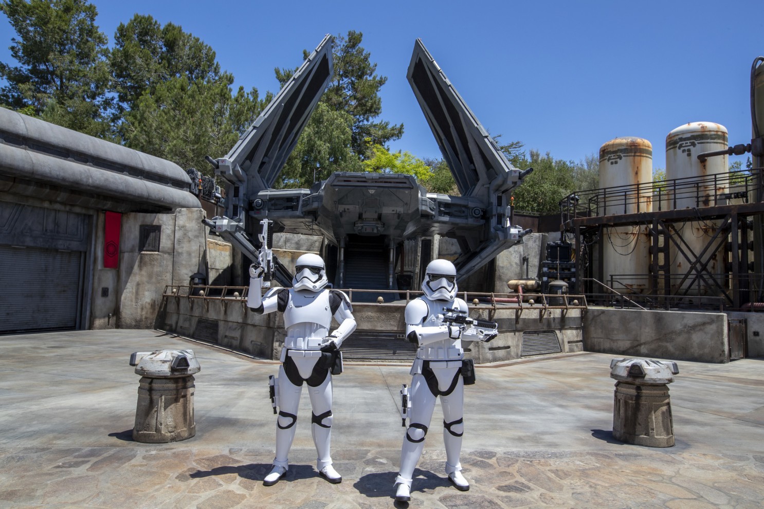 Pick Between These 🎃 Halloween Costumes and We’ll Guess Your Age Star Wars Galaxy’s Edge