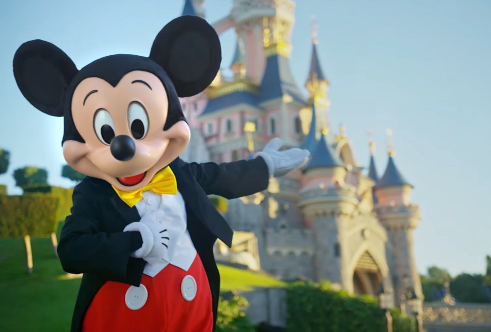 🏰 Can You Survive a Day Working at Disneyland? Disneyland Mickey Mouse