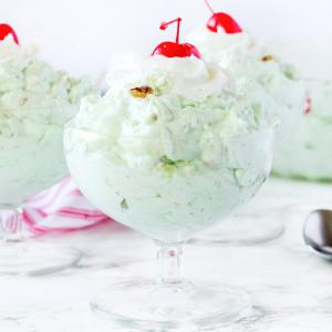 I Know What Holiday Matches Your Energy Purely by the Throwback Desserts You’d Rather Eat Watergate salad