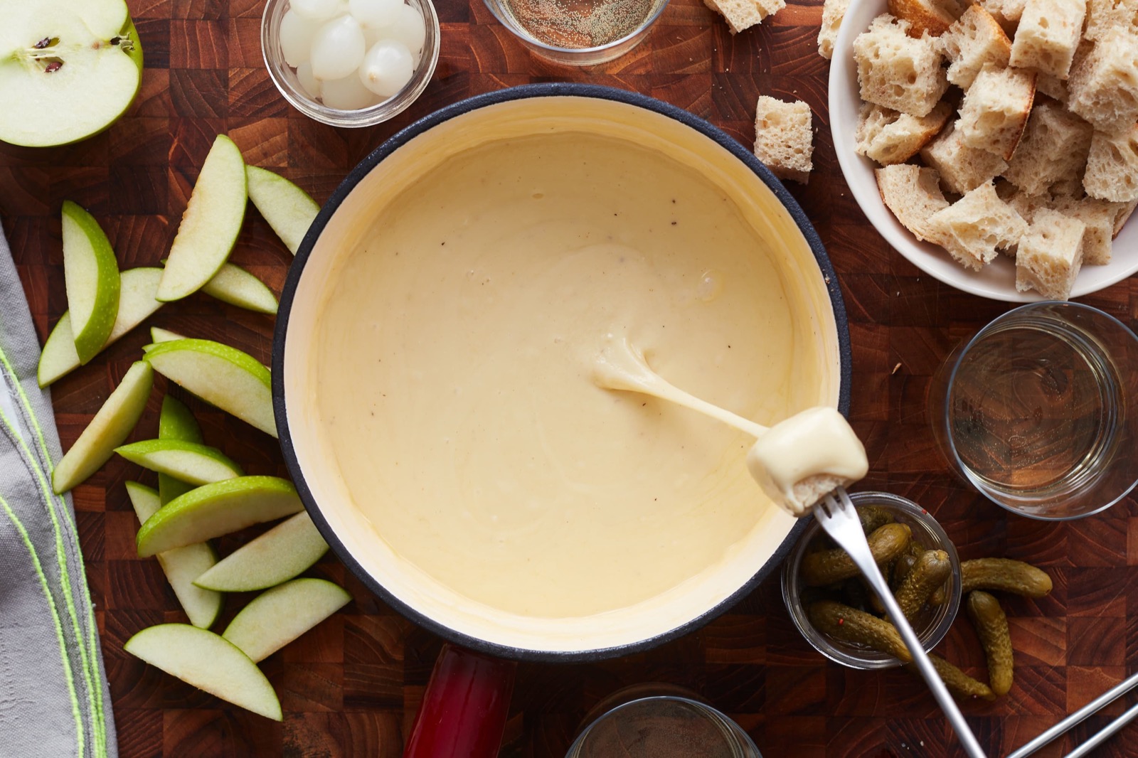 Wanna Know the Age of Your Taste Buds? Pick the 😋Tastiest Versions of These Foods to Find Out Cheese Fondue