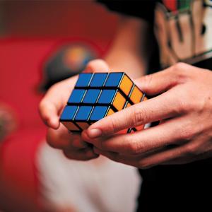 Choose the Ideal 🎁 Birthday Gifts for These Celebrities and We’ll Reveal Your Celeb BFF A Rubik\'s cube