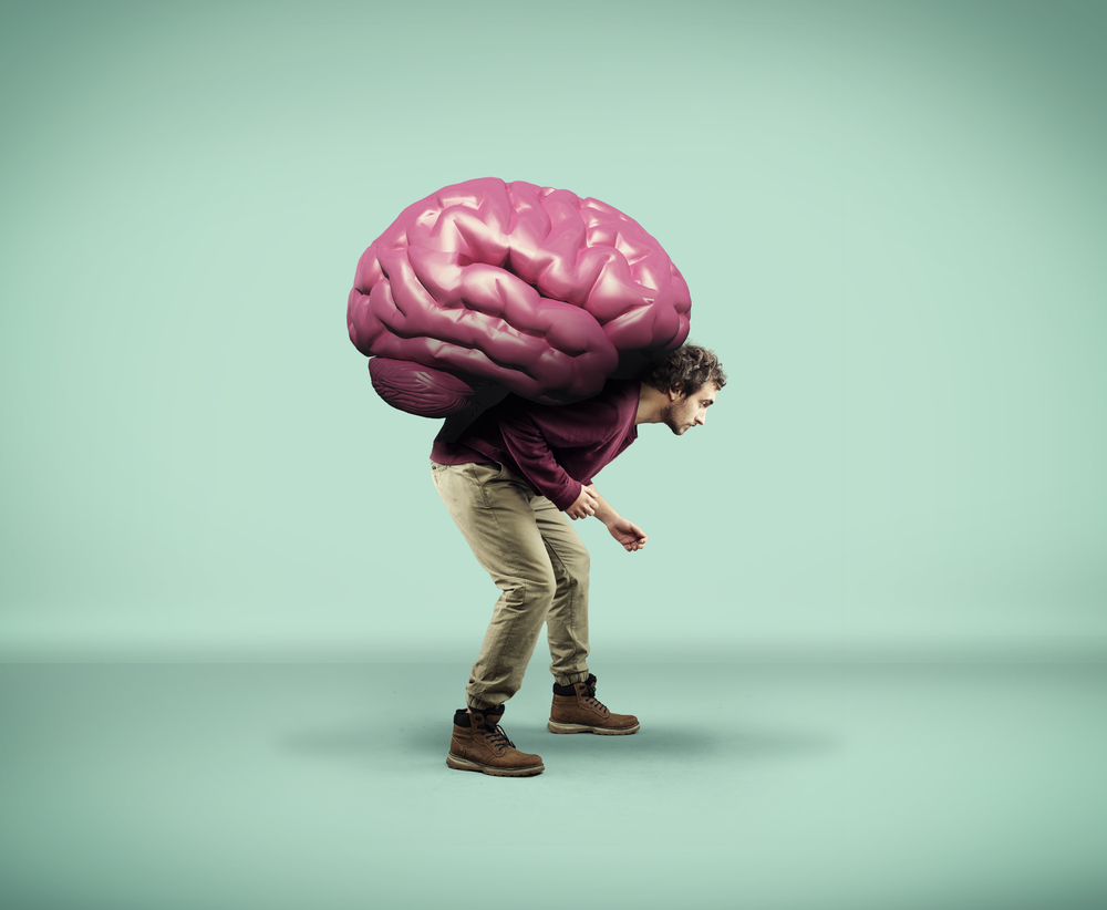 Half of the Population Can’t Pass This 🌍 Science Quiz With Flying Colors — Can You Do It? Man carries a big human brain