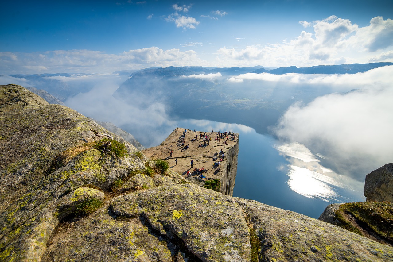 🌋 Most People Have No Idea Which Continent These Natural Landmarks Are on — Do You? Pulpit Rock, Norway