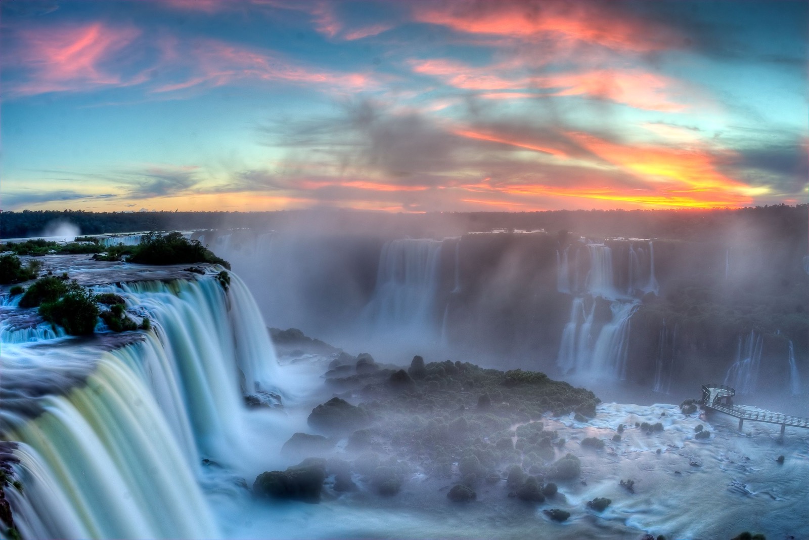 🌋 Most People Have No Idea Which Continent These Natural Landmarks Are on — Do You? Iguazu Falls