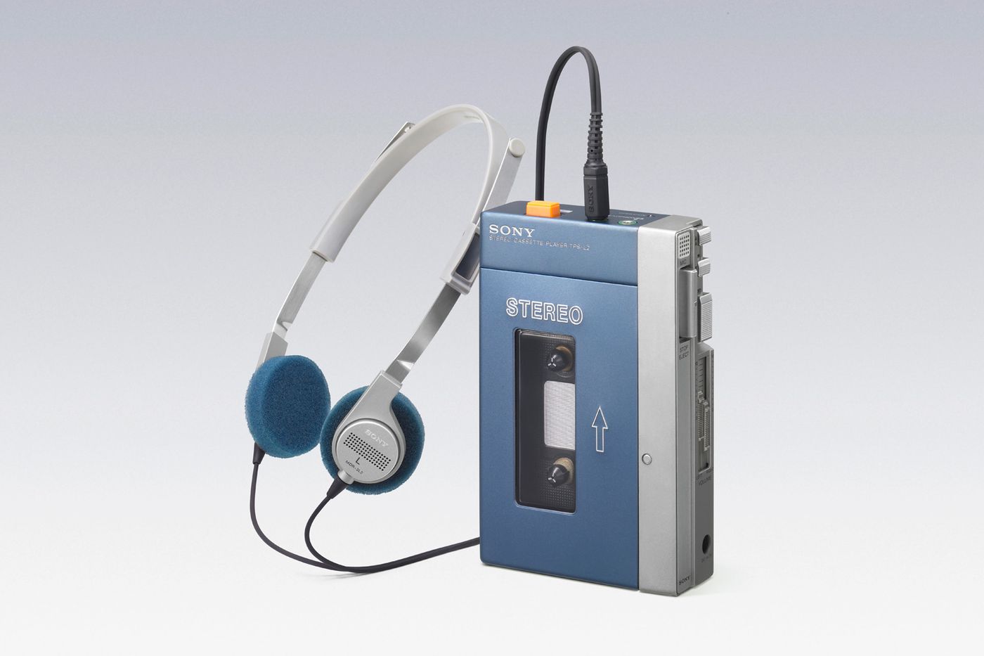 I’ll Be Impressed If You Actually Know the Names of These 15 Obsolete Everyday Items Walkman