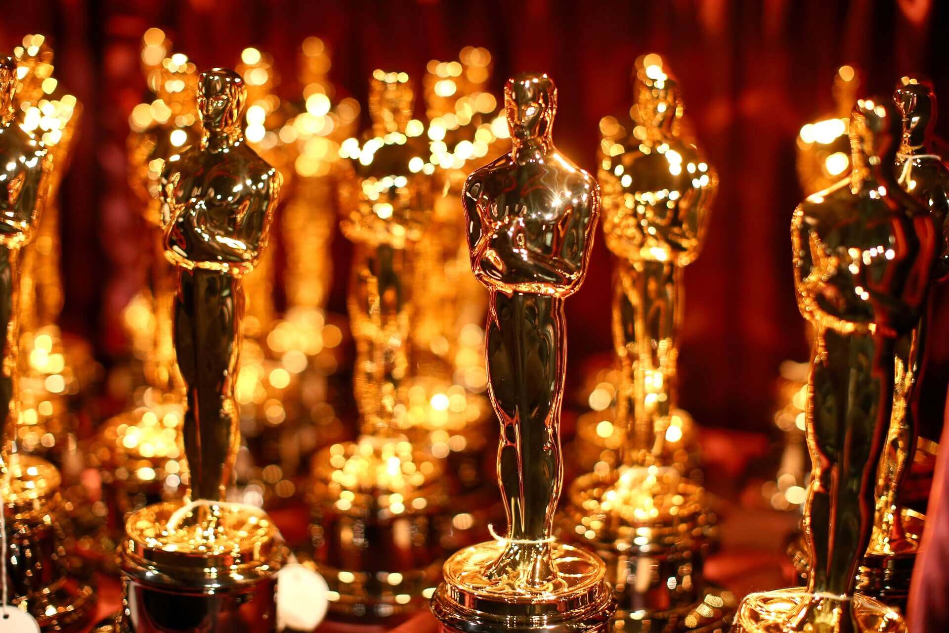 💬 Here Are 20 Words That Will Make You Sound Smarter — How Many Do You Know? Oscar Academy Award Trophy