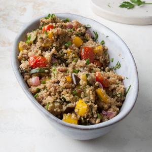 🥗 Can You Survive One Day as a Vegan? Quinoa and vegetables
