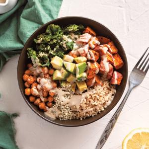 🥗 Can You Survive One Day as a Vegan? Buddha bowl (tofu, peanut sauce and vegetables)