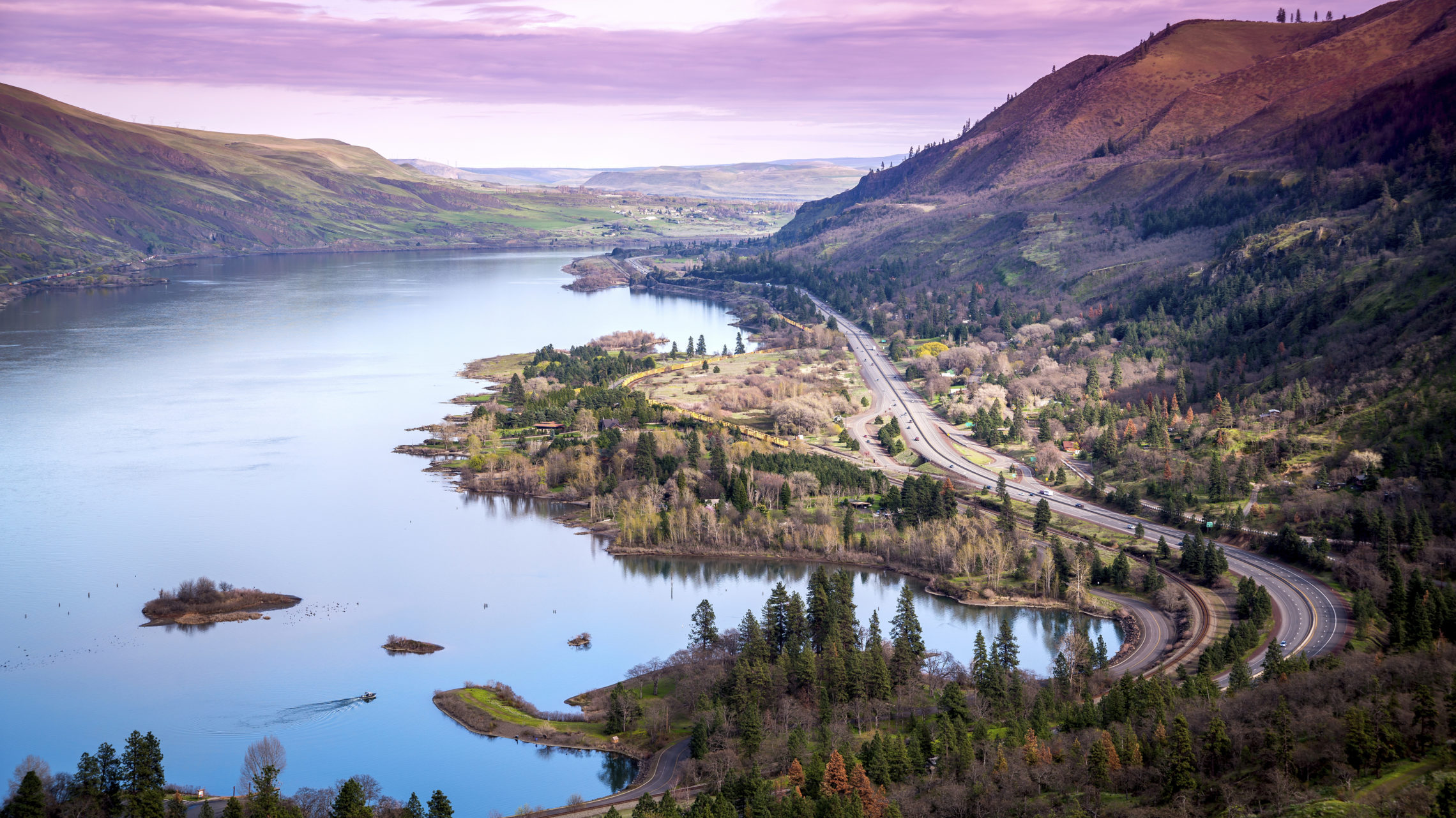 🤓 If You Score 14/16 on This General Knowledge Quiz, You’re a Nerd Columbia River