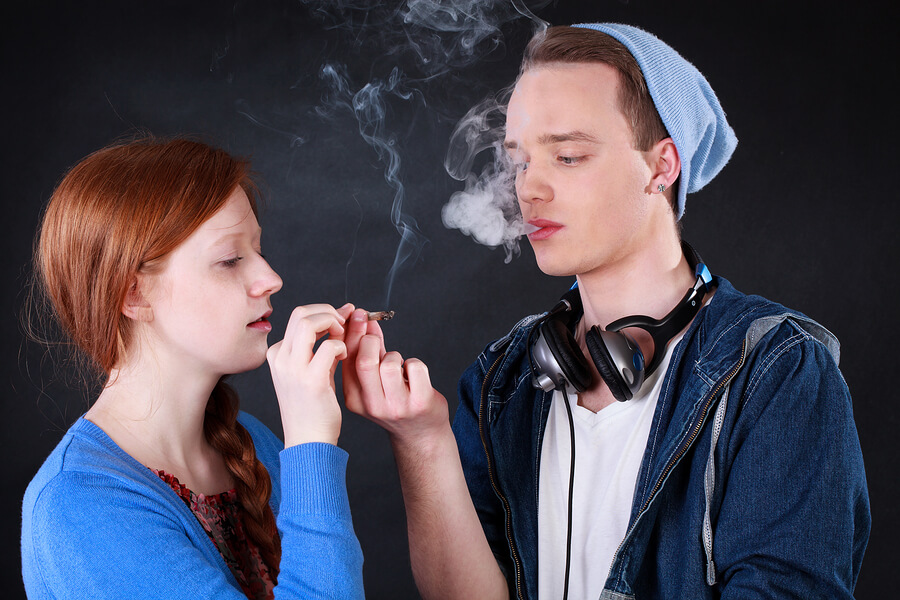 Your Parenting Rules Will Reveal How Nice or Toxic Your Personality Is Teenagers Smoking Marijuana