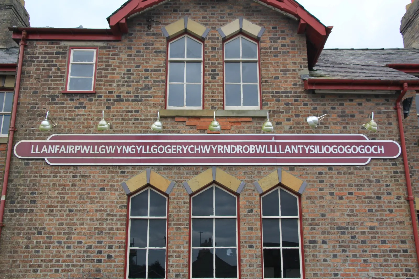 I Challenge You to Score at Least 14/20 on This General Knowledge Quiz Llanfairpwllgwyngyll, Wales