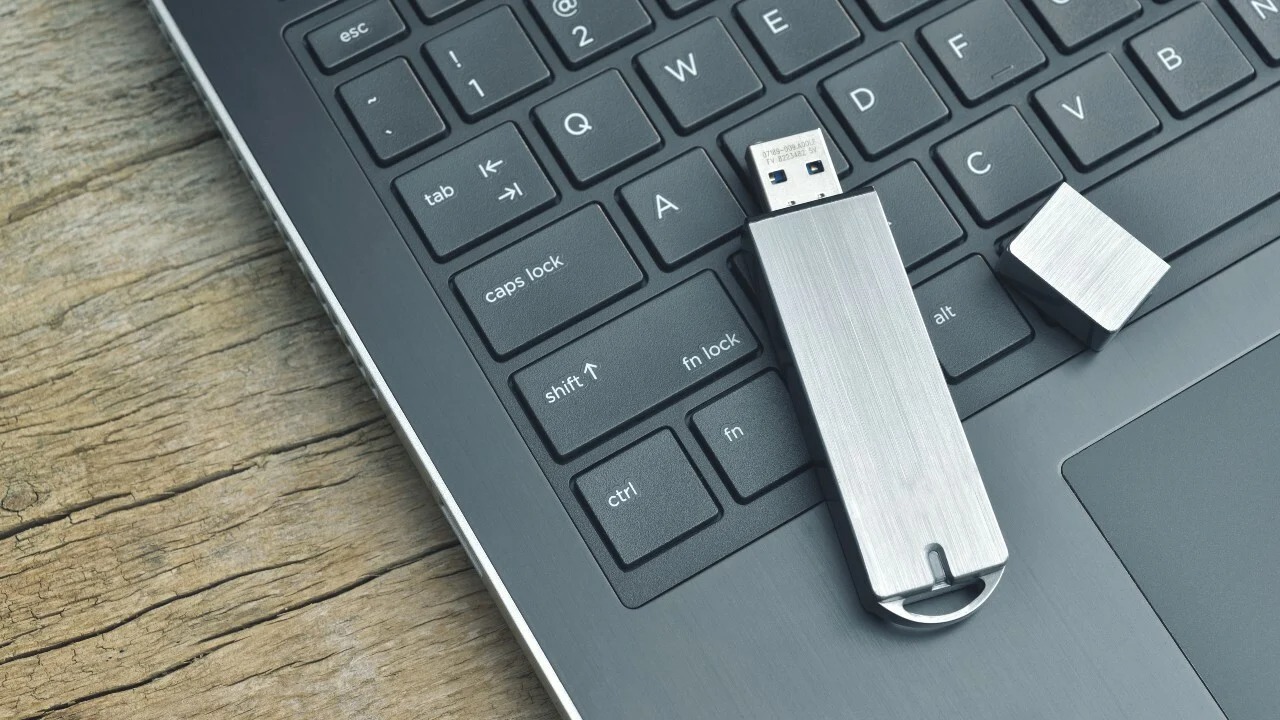 Whenever Someone Tells Me They Know a Lot About Everything, I Ask Them to Take This Quiz USB stick