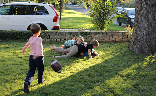 How Close Are You to Being a ‘Karen’? kids-play-ball-in-neighbours-yard