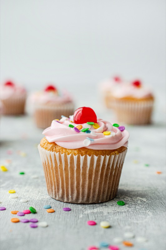 Impassable Mixed Knowledge Quiz - 24 Questions & Answers Cupcake
