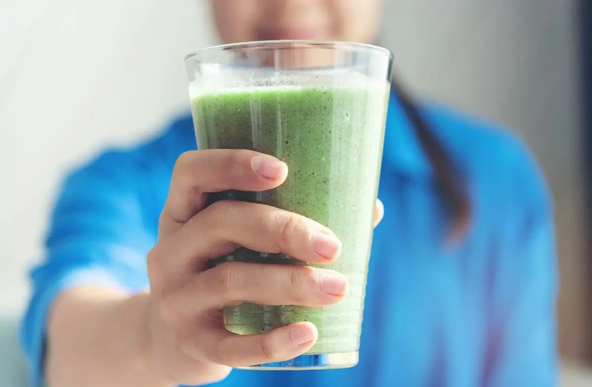 Wanna Know If You Are Oldie or Youngster? Take This Quiz to Know Green veggie smoothie