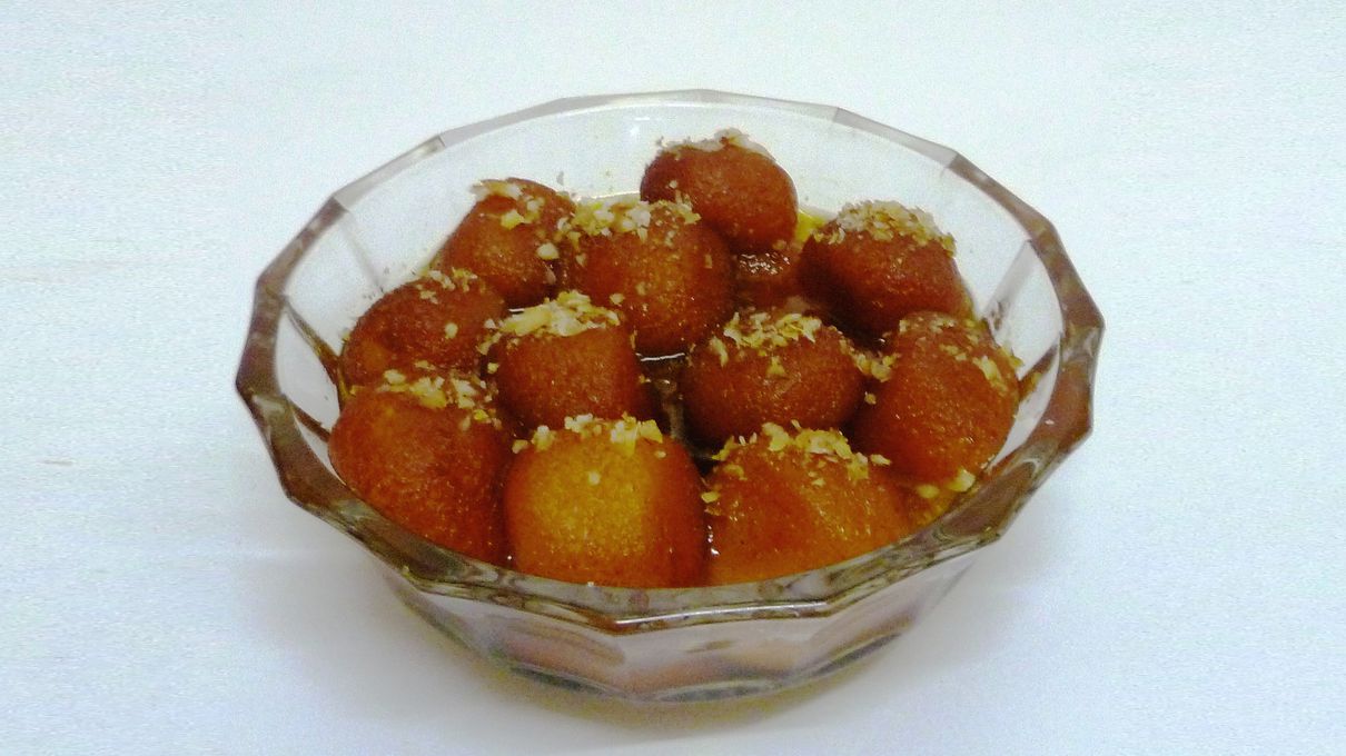 Eat Exotic Dessert Feast To Know Which Aroma Matches Yo… Quiz Gulab jamun (Indian fried milk dessert)
