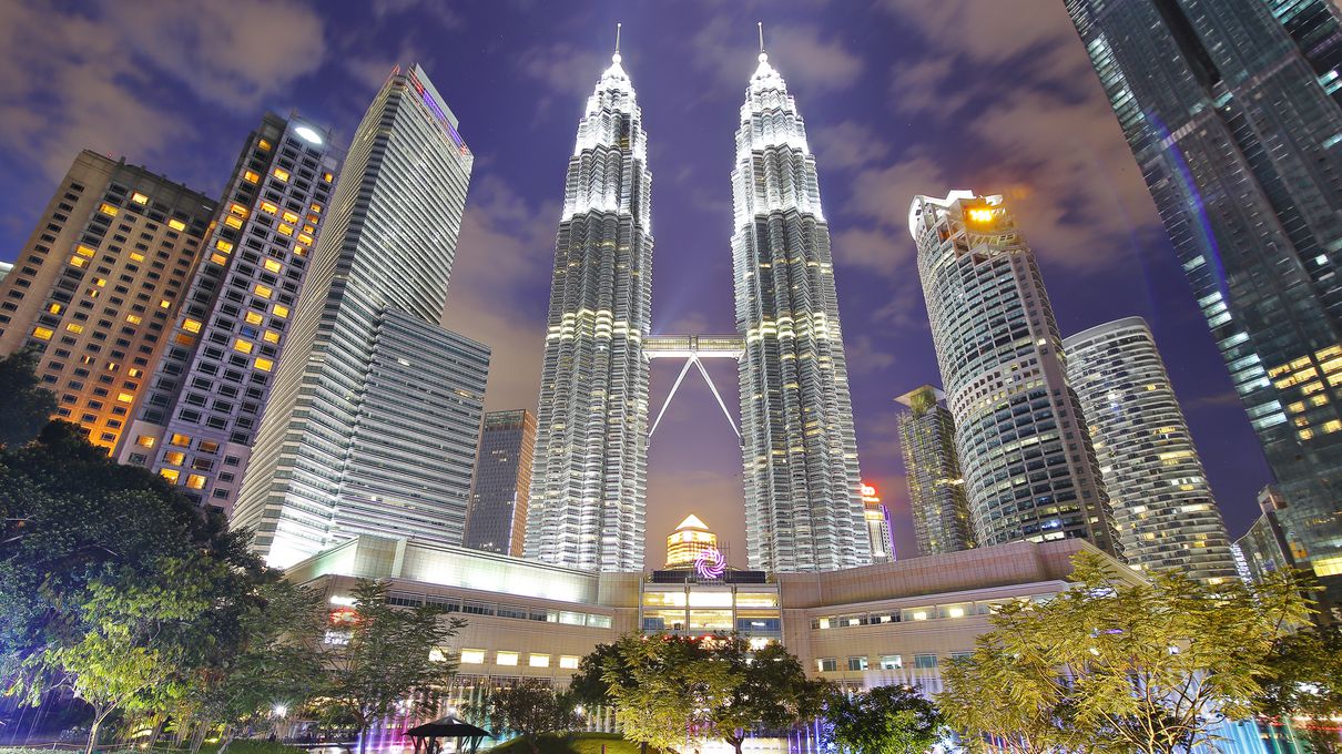 If You Can Score More Than 18 on This Famous Landmarks Quiz, You Probably Know All About the World Petronas Twin Towers, Kuala Lumpur, Malaysia